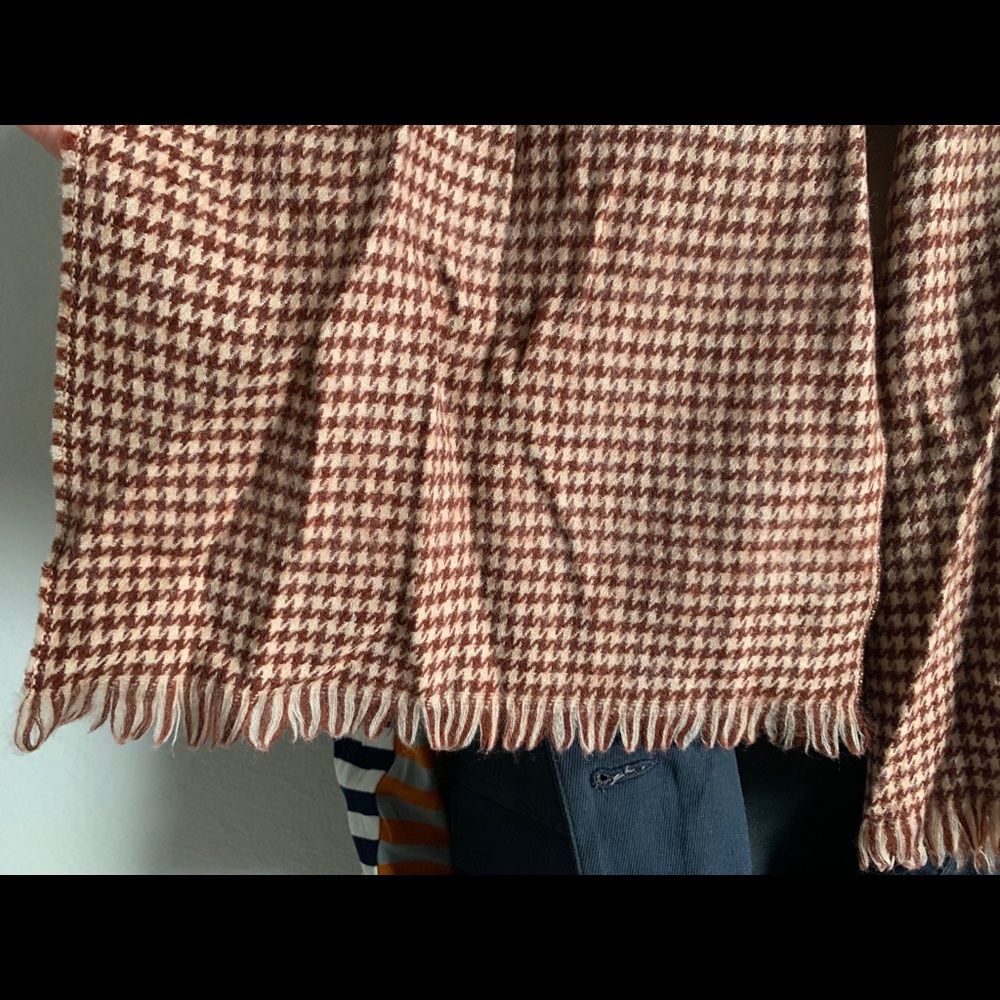 Houndstooth Soft Scarf - Picture 3 of 5